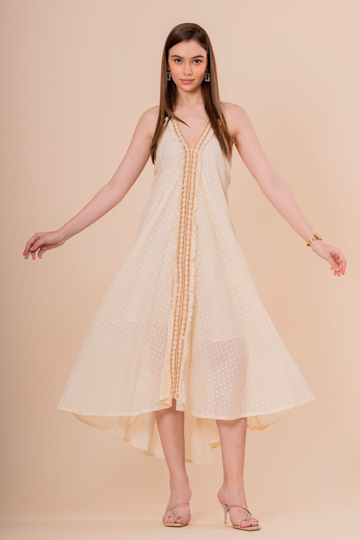 Vestido Maxi Tirantes Crudo con Bordado Cobre y Bajo Asimétrico