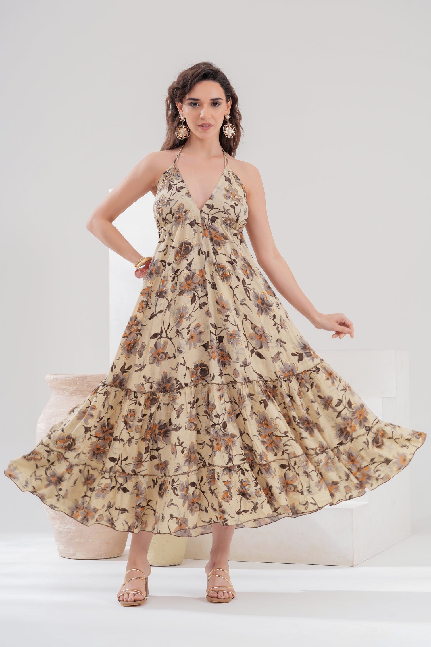 Vestido Midi Halter Floral Cálido