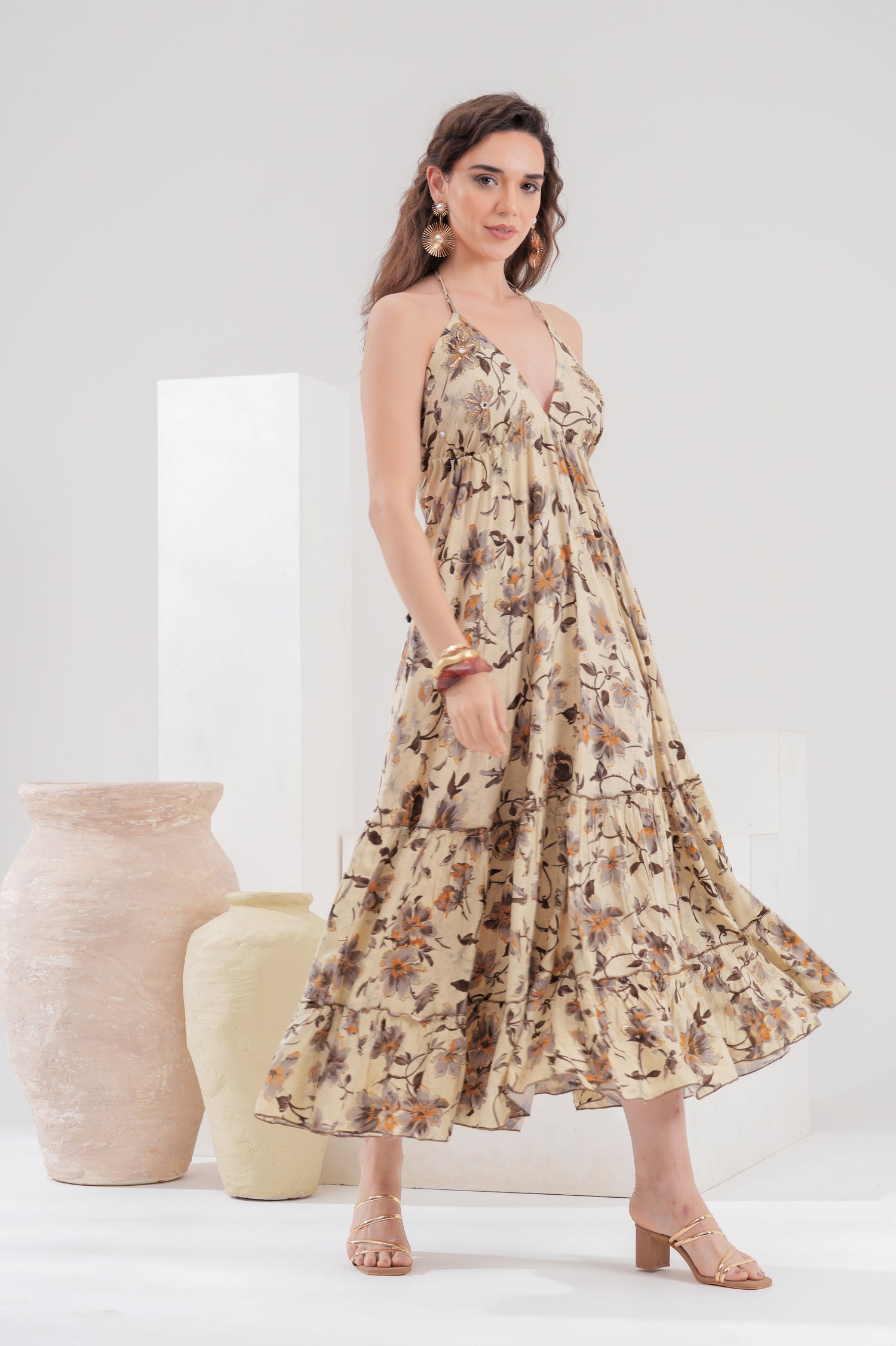 Vestido Midi Halter Floral Cálido